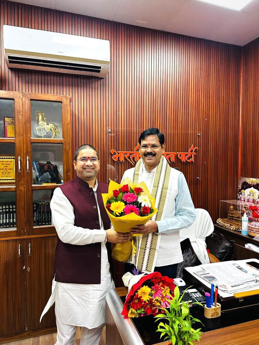 Ramesh_Gariya's tweet photo. आज @BJP4UK  प्रदेश कार्यालय में प्रदेश महामंत्री आदरणीय श्री @KundanParihaar से आत्मीय मुलाकात हुई।
इस दौरान संगठन से जुड़े विभिन्न विषयों एवं समसामयिक विषयों पर सार्थक चर्चा हुई। https://t.co/iaS3kekjw1