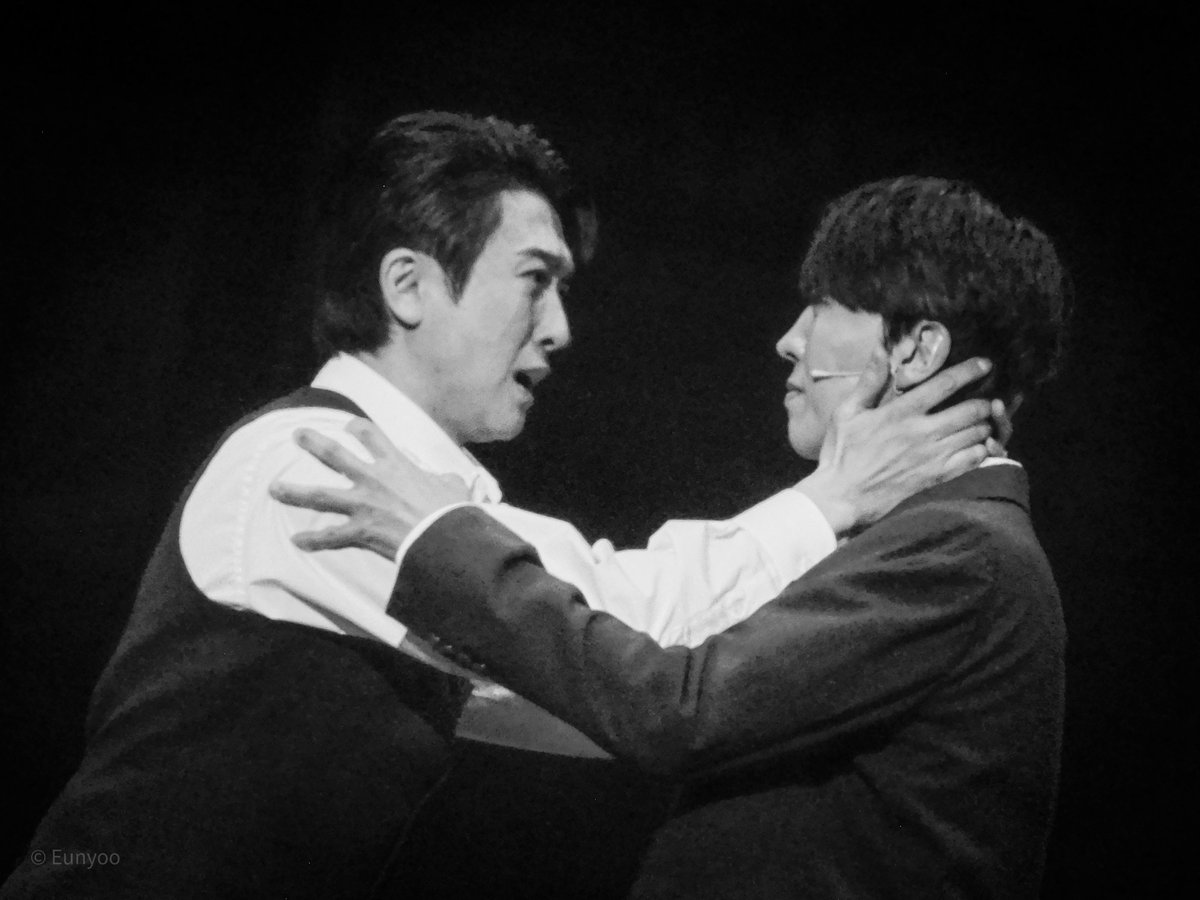 Eunyoo_pic's tweet photo. 2026.10.04(일) 🌙
뮤지컬 곤투모로우
스페셜 커튼콜 '죽어 얻는 삶'
￣
김옥균 역 #강필석
한정훈 역 #김재범

빛이 보인다 내 두 눈에. https://t.co/AKy8p22Weh