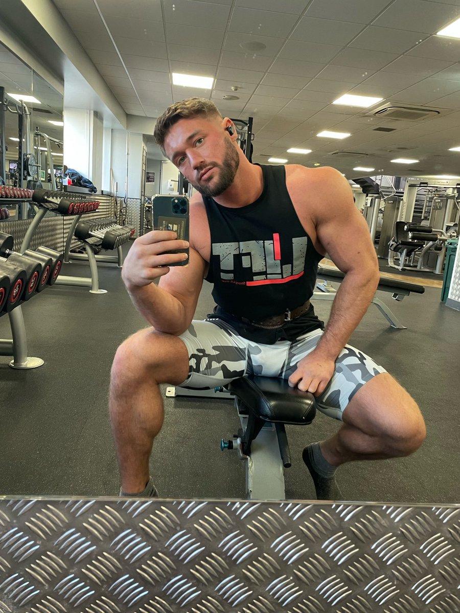 AyKush8's tweet photo. Just got off gym 🏋‍♂️ https://t.co/TgYcZWT0T1