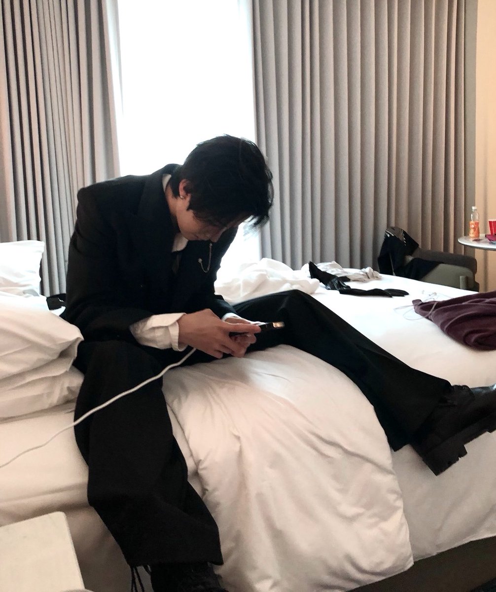v83o5's tweet photo. 내1004ㅋᩚ🖤🪽🪽 https://t.co/LtfWGqsgHK