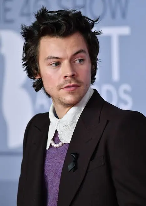 chartwatchmaguk's tweet photo. Harry Styles overtakes Lewis Capaldi and Olivia Rodrigo overtakes Justin Timberlake and The Black Eyed Peas in this week's Chartwatch updated all-time ranking for the UK charts https://t.co/KvGrkU2Qlm https://t.co/fFWdumw98B