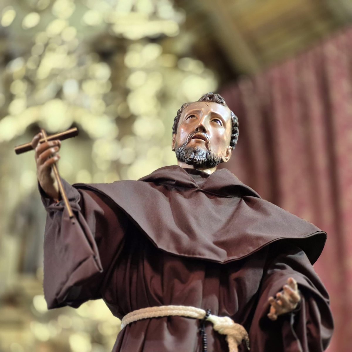 suyapamedios's tweet photo. 🙏🏻✨🤎 La Iglesia San Francisco del Centro de Tegucigalpa celebrará a su santo patrono. Hermosa imagen del Santo de Asís colocada por la Hermandad de la Venerada Imagen del Cristo de la Misericordia. https://t.co/HDNGbJVt4M