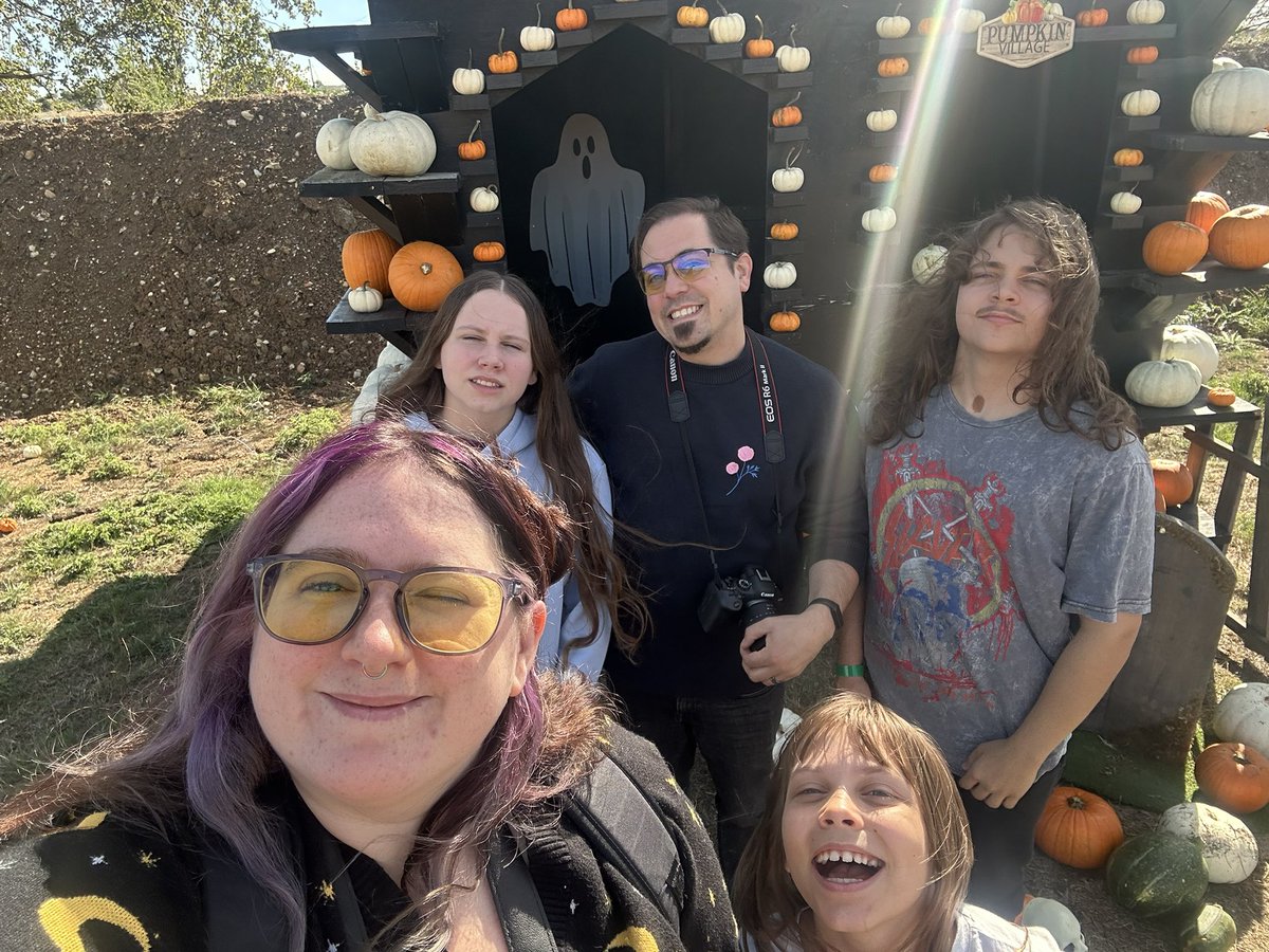 Jupiter_Hadley's tweet photo. (Ad/gifted) We went along to the Pumpkin Village at Marsh Farm today! #pumpkinpatch #pumpkin #spookyseason https://t.co/vuGuwacRK8