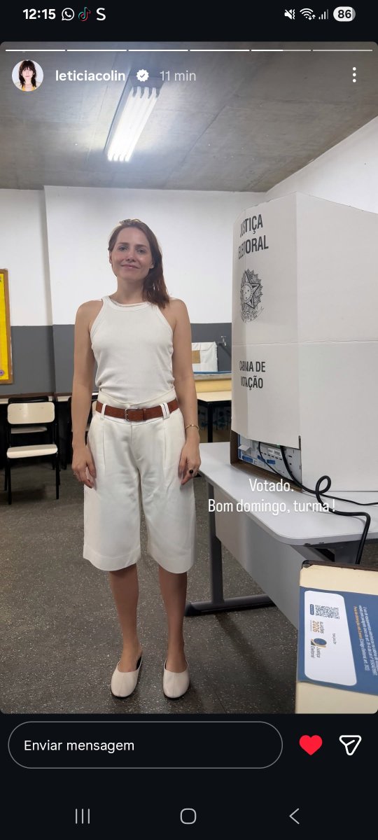 amako_01's tweet photo. Leticia agora faz uma pose: https://t.co/K4lvnzfDyt