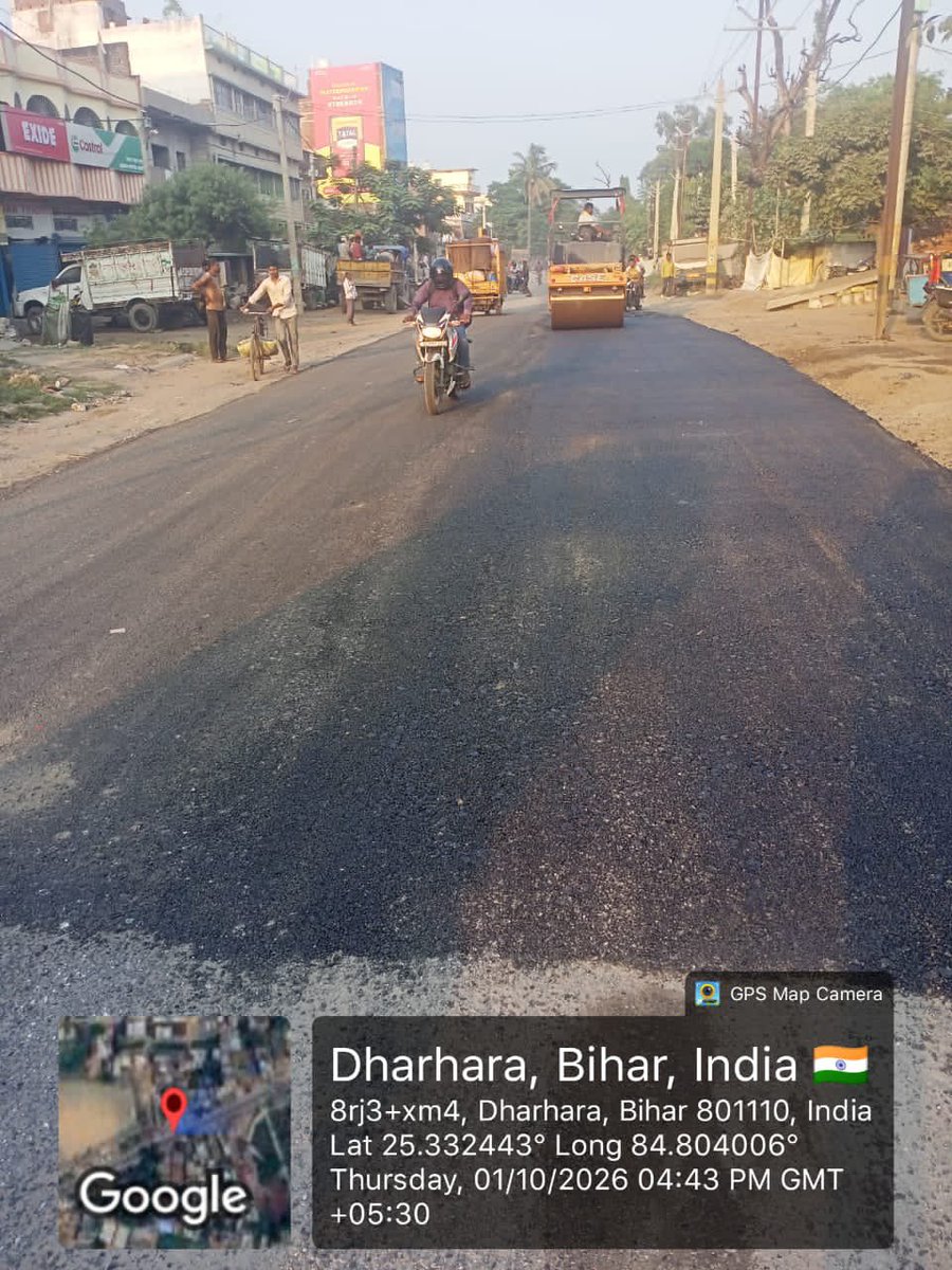 dm_patna's tweet photo. जिले में बाढ़ एवं अत्यधिक वर्षा के कारण पथ निर्माण विभाग के अंतर्गत आने वाली क्षतिग्रस्त सड़कों की मरम्मती तेजी से की जा रही है। न्यू कैपिटल रोड डिवीजन में चिह्नित 355 स्थलों में से 72 स्थानों पर सड़क की मरम्मती पूरी की जा चुकी है। पटना पश्चिमी डिवीजन में 129 चिह्नित स्थलों में से 8 स्थानों पर लगभग 7 किलोमीटर सड़क की मरम्मती पूर्ण हो चुकी है। पटना सिटी पथ प्रमंडल में चिह्नित सभी 4 स्थानों पर लगभग 1.5 किलोमीटर सड़क की मरम्मती पूरी कर ली गई है। शेष जगहों पर भी सड़कों की तेजी से मरम्मति चल रही है जिसे शीघ्र पूरा कर लिया जायेगा