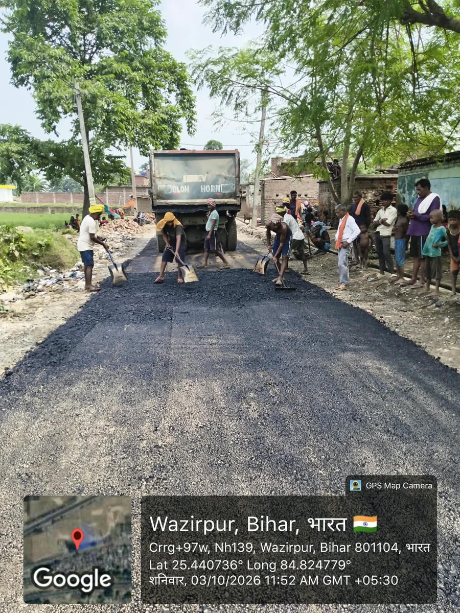 dm_patna's tweet photo. जिले में बाढ़ एवं अत्यधिक वर्षा के कारण पथ निर्माण विभाग के अंतर्गत आने वाली क्षतिग्रस्त सड़कों की मरम्मती तेजी से की जा रही है। न्यू कैपिटल रोड डिवीजन में चिह्नित 355 स्थलों में से 72 स्थानों पर सड़क की मरम्मती पूरी की जा चुकी है। पटना पश्चिमी डिवीजन में 129 चिह्नित स्थलों में से 8 स्थानों पर लगभग 7 किलोमीटर सड़क की मरम्मती पूर्ण हो चुकी है। पटना सिटी पथ प्रमंडल में चिह्नित सभी 4 स्थानों पर लगभग 1.5 किलोमीटर सड़क की मरम्मती पूरी कर ली गई है। शेष जगहों पर भी सड़कों की तेजी से मरम्मति चल रही है जिसे शीघ्र पूरा कर लिया जायेगा