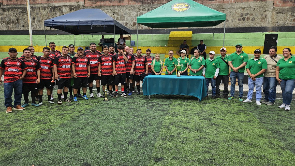 UGTElSalvador's tweet photo. 🏆⚽ ¡Solo unidos se logra el triunfo!

Como UGT El Salvador, felicitamos a todos los equipos ganadores de este torneo relámpago. Su esfuerzo, disciplina, compañerismo y unidad demostraron que cuando se trabaja en equipo, los grandes objetivos se pueden alcanzar.

¡Muchas felicidades, campeones y campeonas! 👏🏆🤝