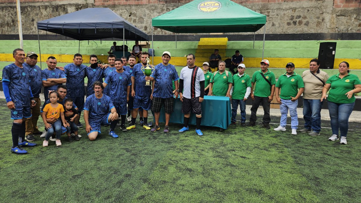 UGTElSalvador's tweet photo. 🏆⚽ ¡Solo unidos se logra el triunfo!

Como UGT El Salvador, felicitamos a todos los equipos ganadores de este torneo relámpago. Su esfuerzo, disciplina, compañerismo y unidad demostraron que cuando se trabaja en equipo, los grandes objetivos se pueden alcanzar.

¡Muchas felicidades, campeones y campeonas! 👏🏆🤝