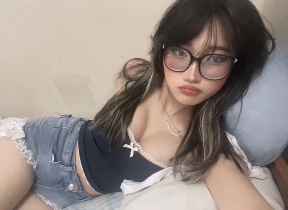 Pay4AsianBrats's tweet photo. Hey freaks free task like + rt + dm for it bitches https://t.co/660d7IchQ4