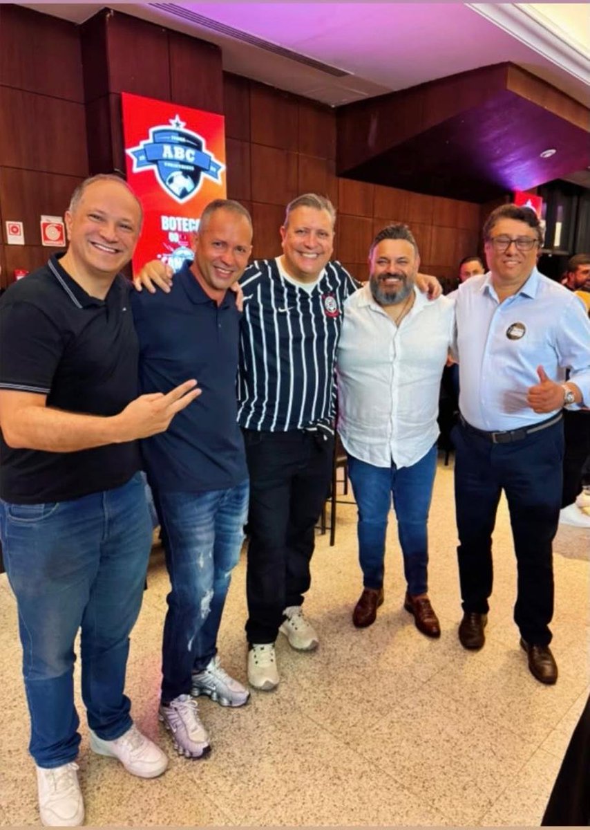 prmalaoficial's tweet photo. Sabe quem está preocupado com a situação do Corinthians? Somos nós, torcedores que amamos o clube. Já o diretor jurídico, que não quer notificar Andrés Sanchez, junto com Osmar Stabile e outros diretores, estão livres, leves e soltos nas festinhas do Parque São Jorge. https://t.co/xeGYquNNAp