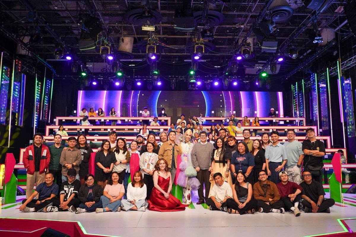 everybodysingph's tweet photo. Mula sa lahat ng bumubuo at naging parte ng Everybody Sing, maraming salamat sa inyong pagtangkilik sa loob ng apat na season. We love you, Everybody! 

#EverybodySingTogether https://t.co/aguGII5BHD