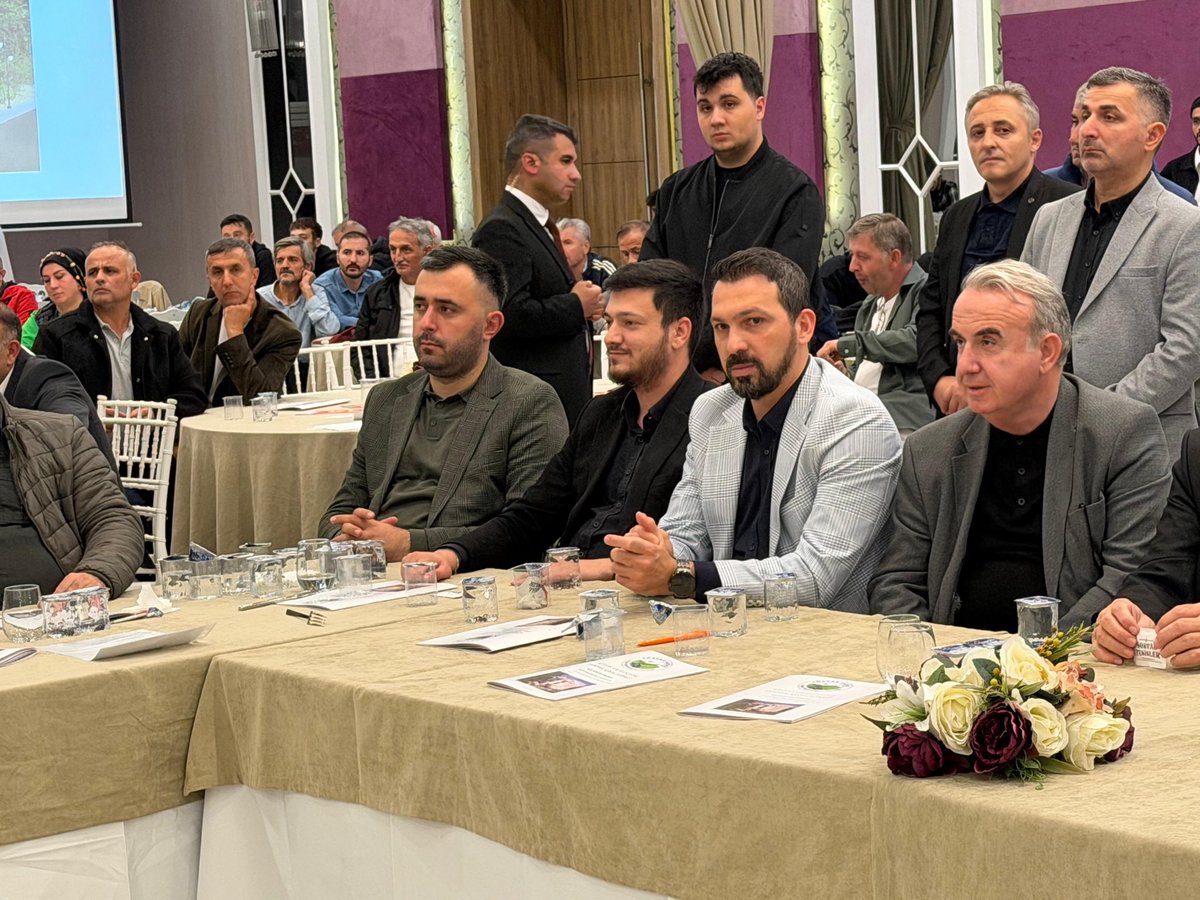 ak_sancaktepe's tweet photo. İlçe Başkan Yardımcımız Mustafa Bayram, İlçe Gençlik Kolları Başkanımız Mustafa Kaya ve İlçe Yönetim Kurulu Üyemiz Adem Karaca ile birlikte, Ağasar Vadisi Sosyal Yardımlaşma Derneği’nin düzenlediği yardım gecesine katıldık. 

İlçe Başkanımız Feyzullah Torlak’ın selamlarını Trabzonlu hemşehrilerimize ilettik. 

Birlik ve beraberliğimizi güçlendiren, yardımlaşma ve dayanışma ruhunu yaşatan bu anlamlı organizasyonda emeği geçen herkese teşekkür ediyoruz. 

@abdullahozdemir 
@nuryuzbasioglu 
@DegemDeniz 
@FeyzullahTORLAK 
@bayram_mustafa 
@mustafakyyy 
@ademkaraca5234 
@akpartiistanbul