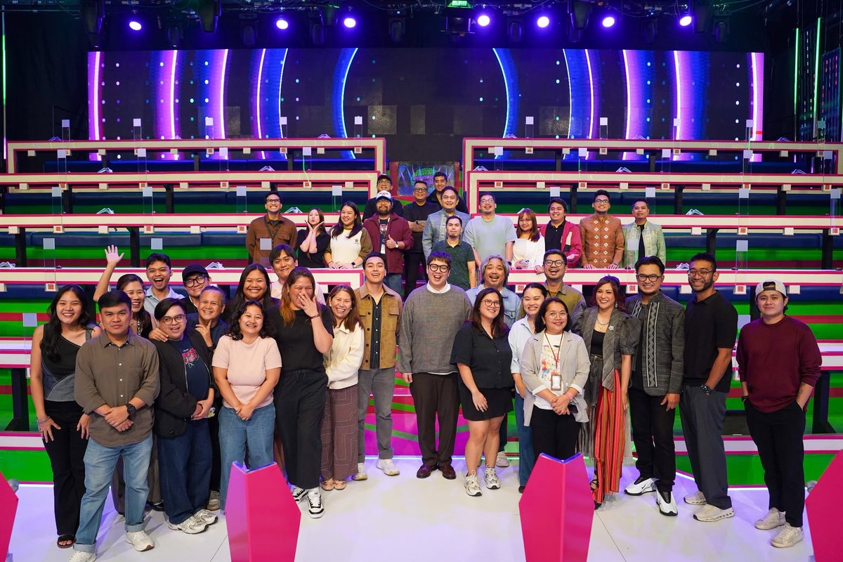 everybodysingph's tweet photo. Mula sa lahat ng bumubuo at naging parte ng Everybody Sing, maraming salamat sa inyong pagtangkilik sa loob ng apat na season. We love you, Everybody! 

#EverybodySingTogether https://t.co/aguGII5BHD
