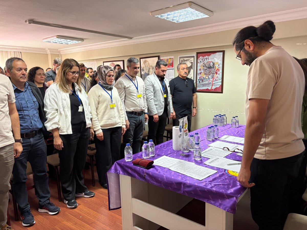 KESKHaberSen's tweet photo. Haber-Sen 4 Nolu Şubemizin 4. Olağan Genel Kurulu yapıldı.

Divan seçimi ve yitirdiğimiz devrim şehitlerimize saygı duruşu ile başlayan Kurula, Genel Merkez  Kadın Sekreterimiz Gülseren Güngördü ve Genel Merkez Örgütlenme Sekreterimiz Ayhan Zengin katıldı.

Bu görev değişiminde bugüne kadar omuz omuza yürüdüğümüz, birlikte mücadele ettiğimiz arkadaşlarımıza teşekkür ederiz. Yeni görev alan arkadaşlarımızla mücadelemiz büyüyerek devam edecek.

Yaşasın Örgütlü Mücadelemiz 
Yaşasın KESK 
Yaşasın Haber-Sen