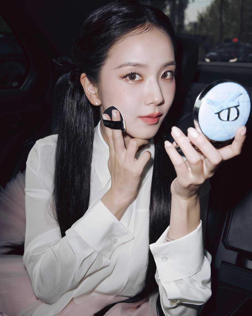 NEWSJISOO's tweet photo. Dior Beauty updated on instagram with #JISOO. https://t.co/kWYJeExKuu