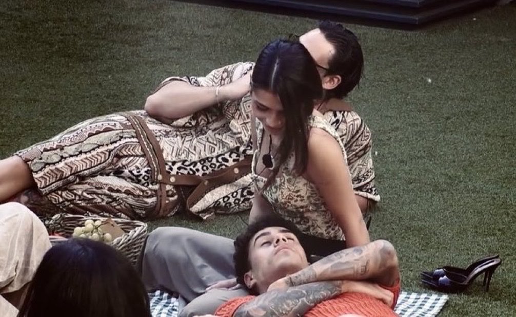 elemari03's tweet photo. Pieraaaaaa ma come te lo guardiiiii🥺 #alepier #gfvip https://t.co/ERFyhpDOgH