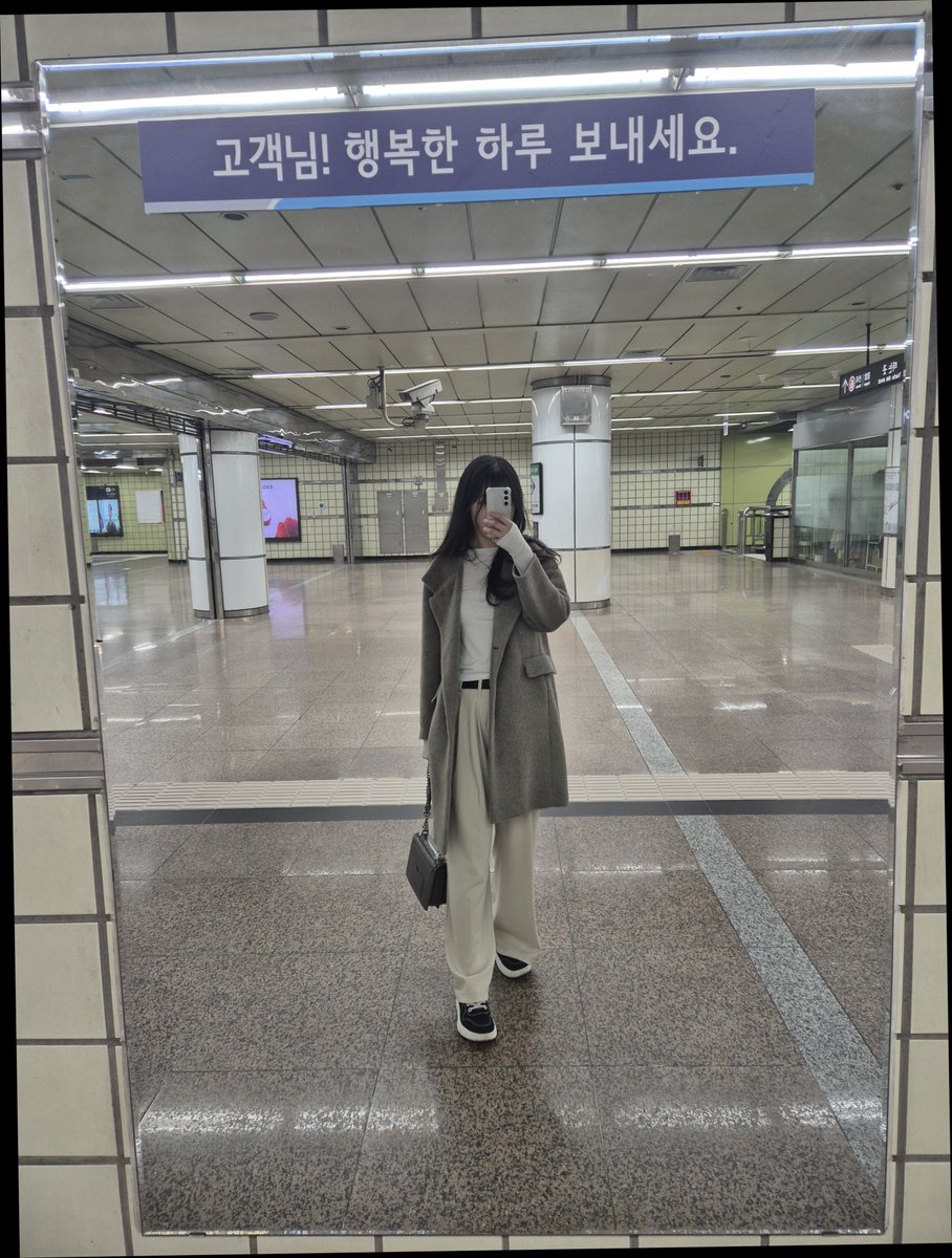 amee_riii's tweet photo. 어른 여자 되고 싶었지 https://t.co/COwQy0n2MF