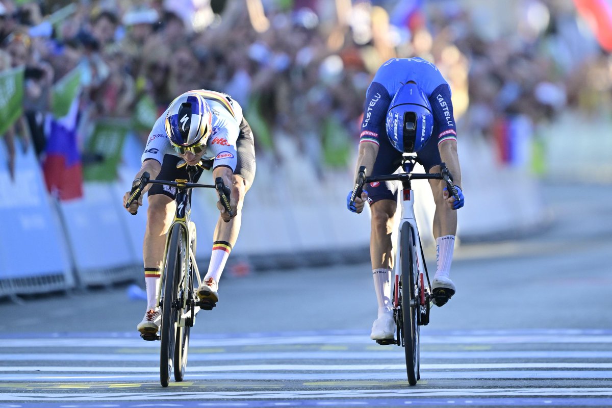 Domestique___'s tweet photo. 🇧🇪 Evenepoel overcomes crash to pip 🇮🇹 Ciccone to European title at the last

RACE REPORT 📰 https://t.co/4co5uKNNt7

📸 Cor Vos https://t.co/k6EmBk9bEE
