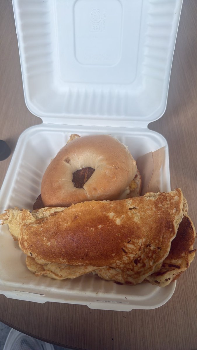 TheWickM's tweet photo. Around 2. Yes i'm eating the pancake with my hands. https://t.co/XFN0t4k0my