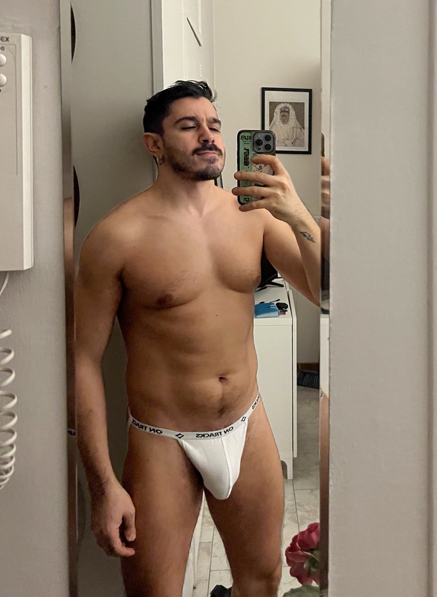 EdgarCrunegMX's tweet photo. Underwear https://t.co/8jWk7SL5nJ