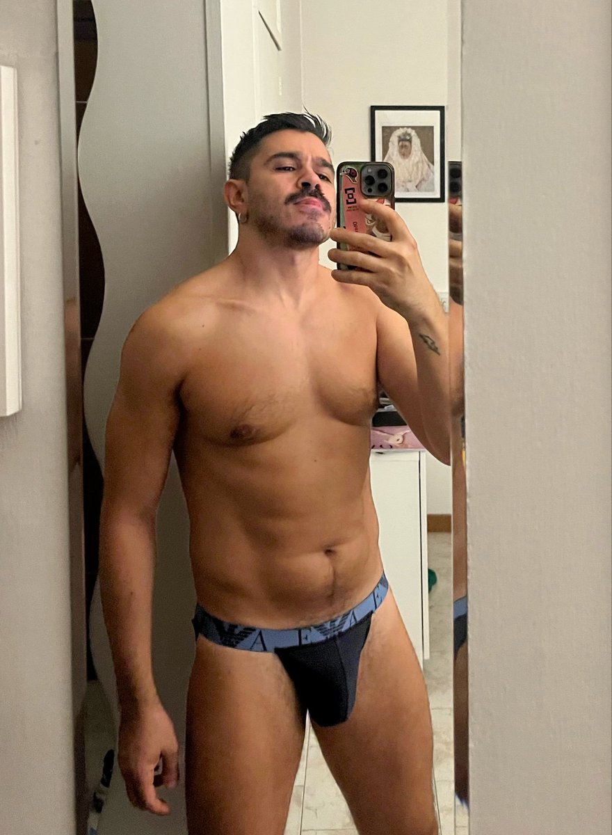 EdgarCrunegMX's tweet photo. Underwear https://t.co/8jWk7SL5nJ