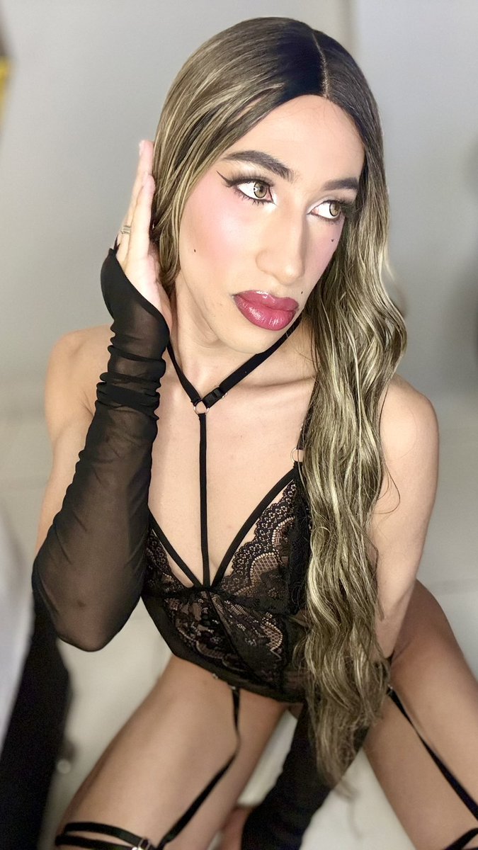 nayla_monroee's tweet photo. Trans, segura y difícil de ignorar. 💋🔥 ¿Qué fue lo primero que te llamó la atención?

#Trans #TransGirl #Sexy #Latina #ThirstTrap https://t.co/G9Yxo4iiwC