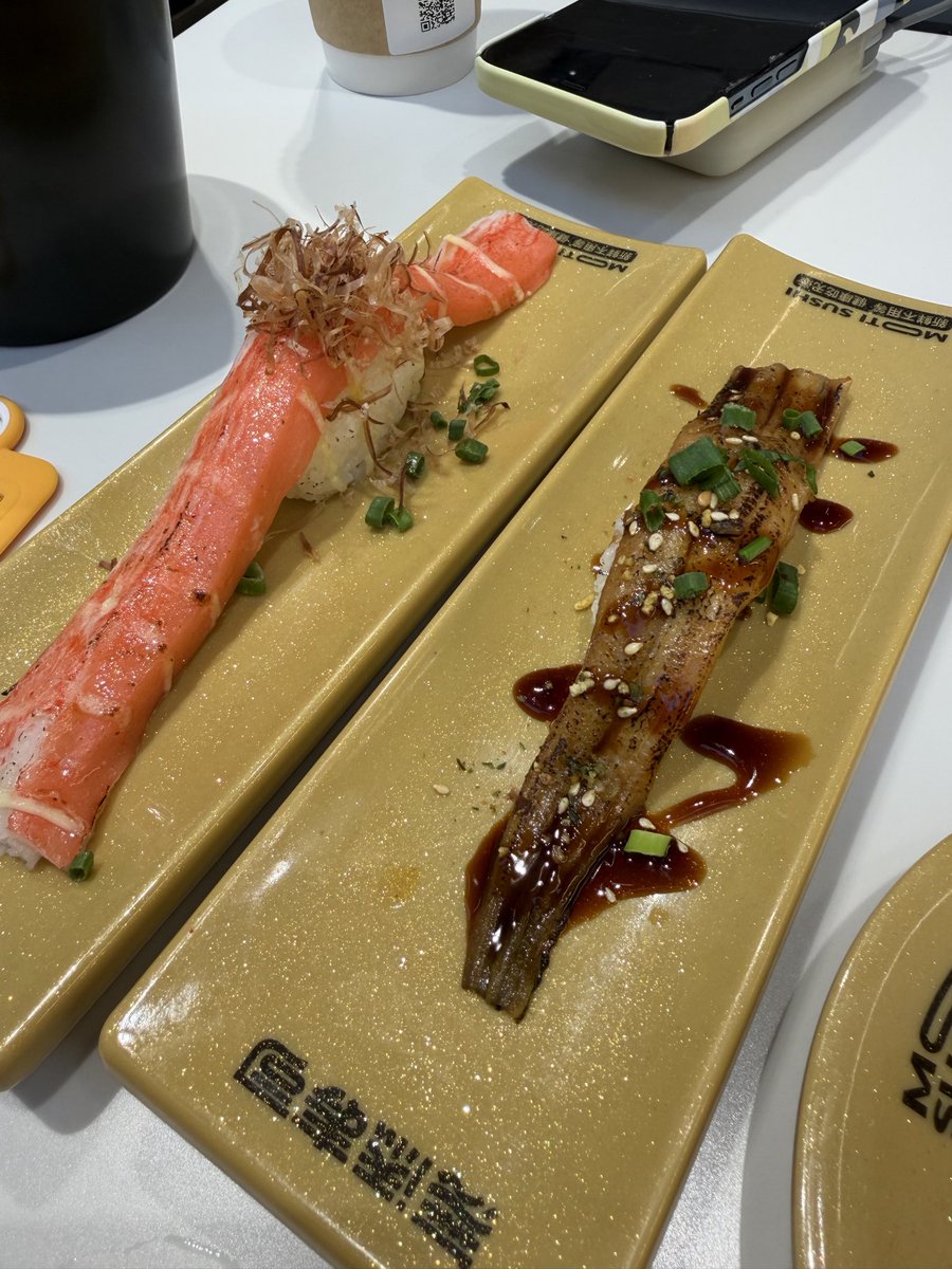 Arisu208488's tweet photo. 跟朋友吃了寿司…！🍣✨✨
吃了好多鹅肝…真的超好吃(●´ω｀●) https://t.co/IqwWmYNJMK