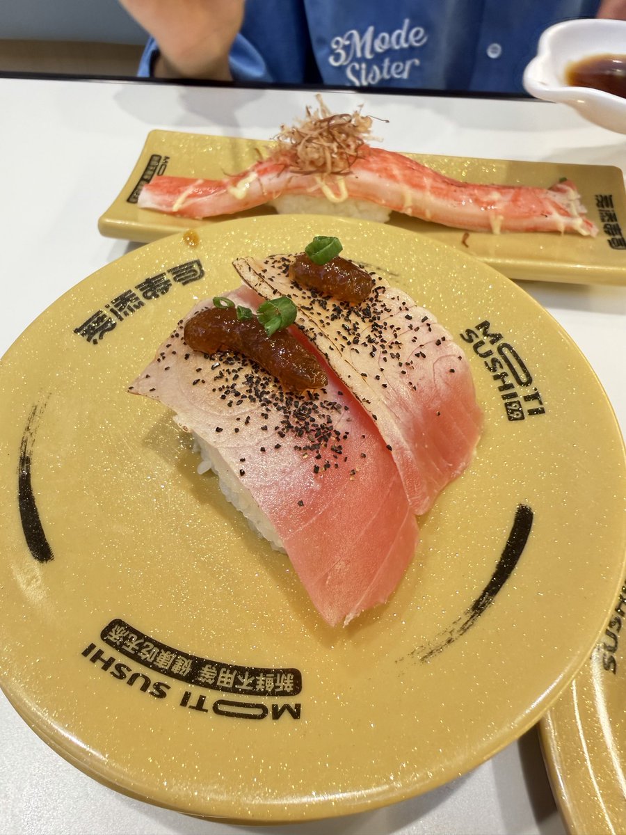 Arisu208488's tweet photo. 跟朋友吃了寿司…！🍣✨✨
吃了好多鹅肝…真的超好吃(●´ω｀●) https://t.co/IqwWmYNJMK