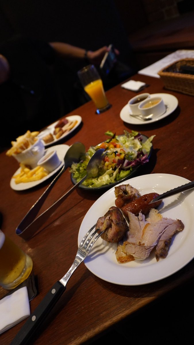 shake_kunn's tweet photo. 誕生日飯食ってきた https://t.co/tNNNmGV5NR