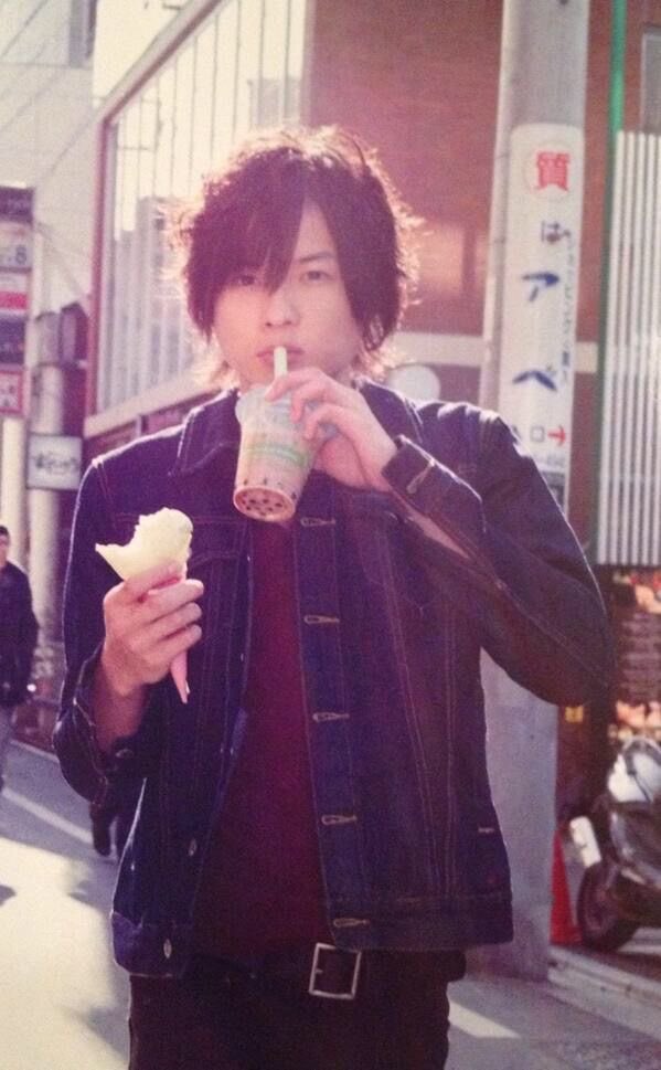 vd__r15's tweet photo. 平成北斗にタピオカにクレープに冬、顔ない午前0時 https://t.co/k6LcIqgSKb