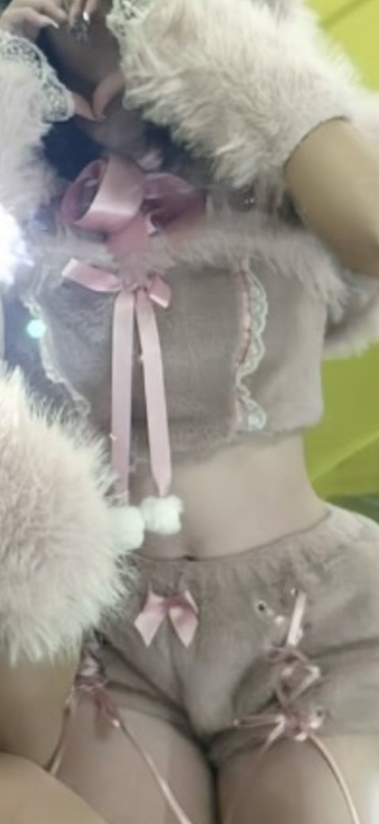 4rena2012's tweet photo. 今夜は私でどう？おちんちん待ってるね！ https://t.co/tP6L3cEdJF