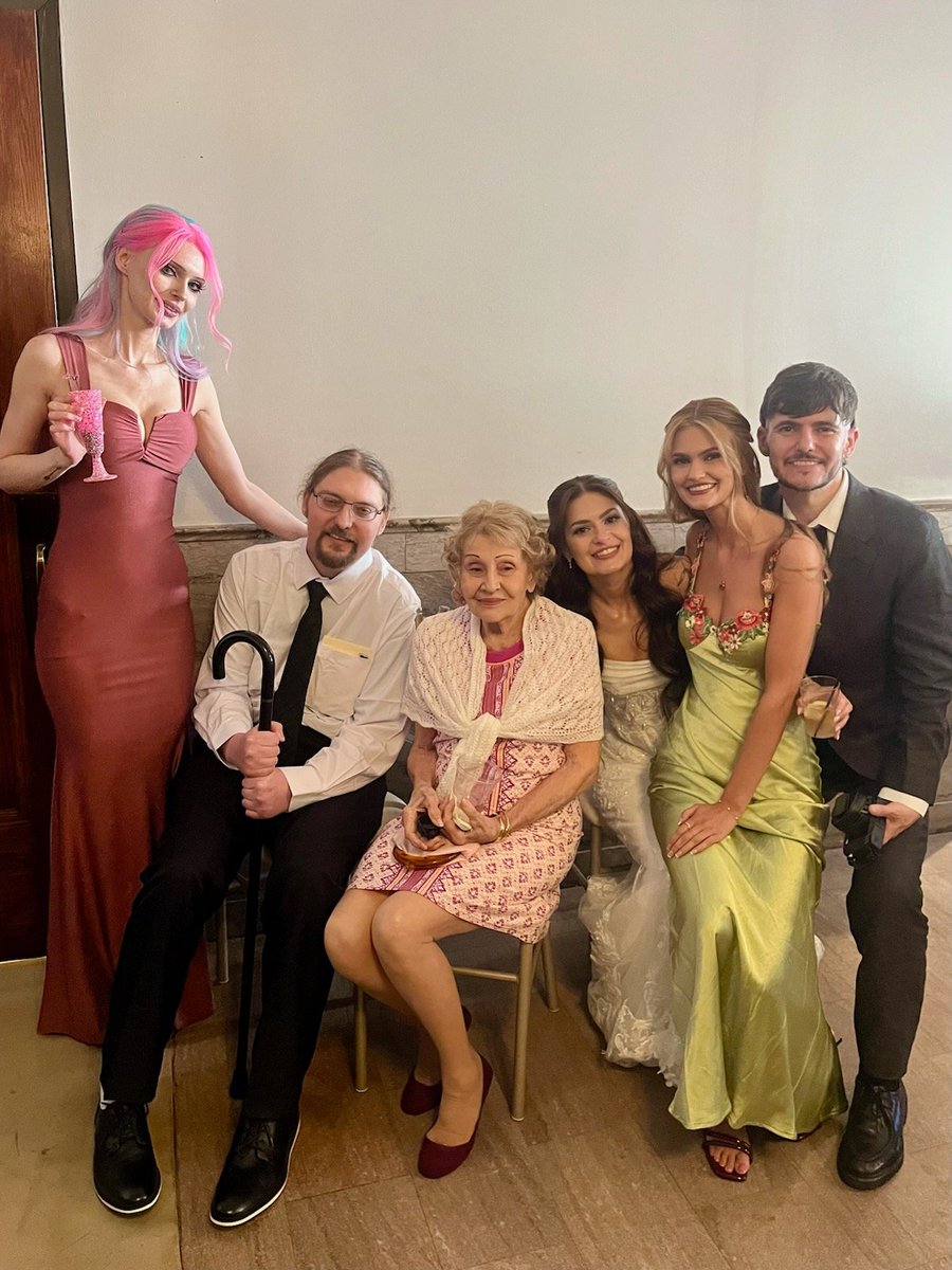 TravisJoynson's tweet photo. This photo was taken at my sister Emily's wedding last night and features all 4 of my siblings, as well as my grandmother.

I am glad that we could take a photo together.

#wedding #4siblings #grandmother #familyphoto https://t.co/x1Jb2VxoWX