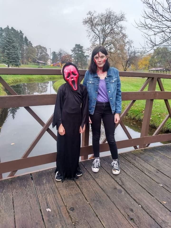 supersadmads's tweet photo. just gotta throw this out here + my little cousin as ghost face 🤏 https://t.co/2jLlFDZ5qc