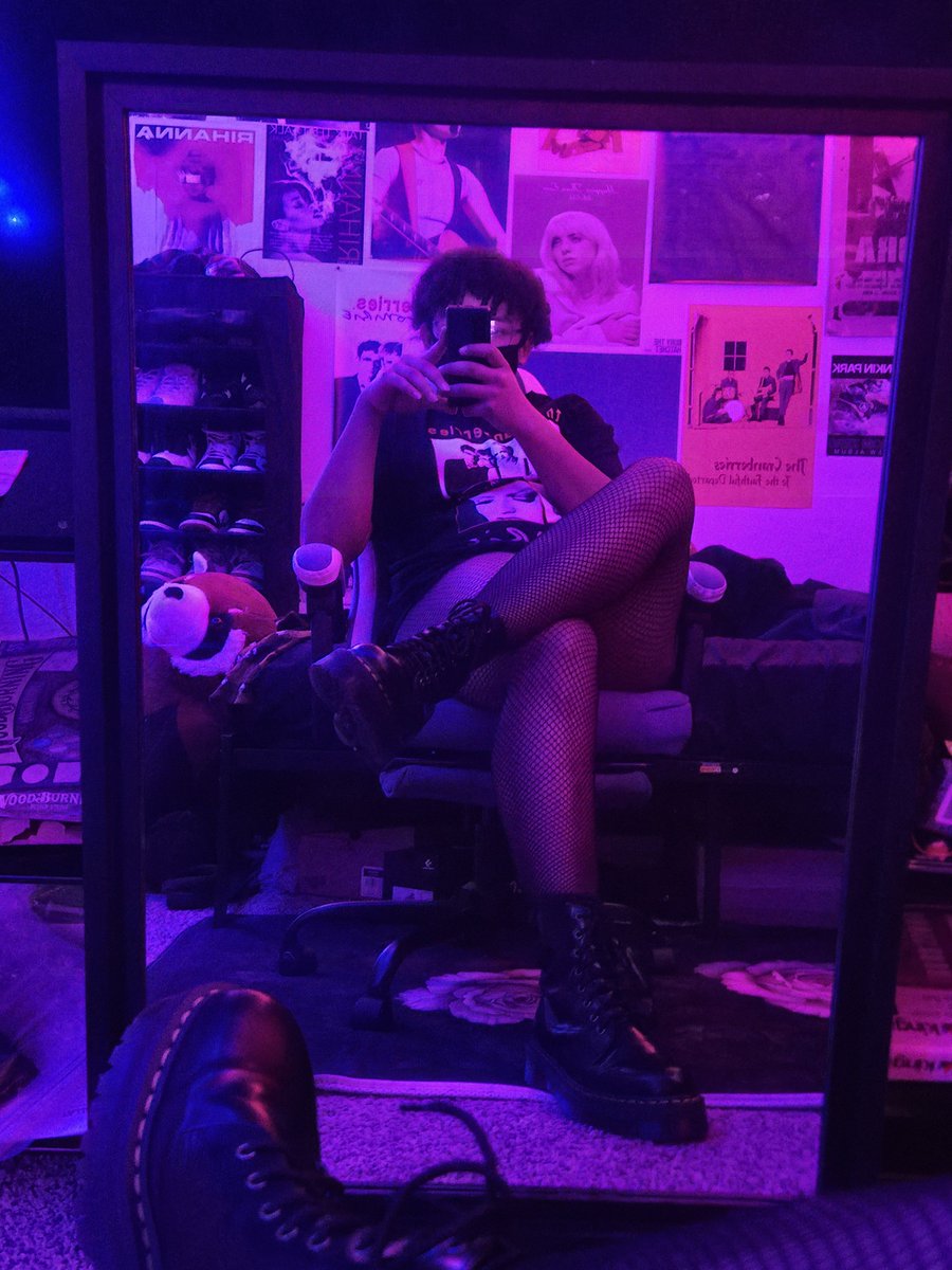 SillyFemboi07's tweet photo. I love my Docs >~<
#femboy #thighs #legs #thick #puppyboy #fishnets https://t.co/C2paOIHryu