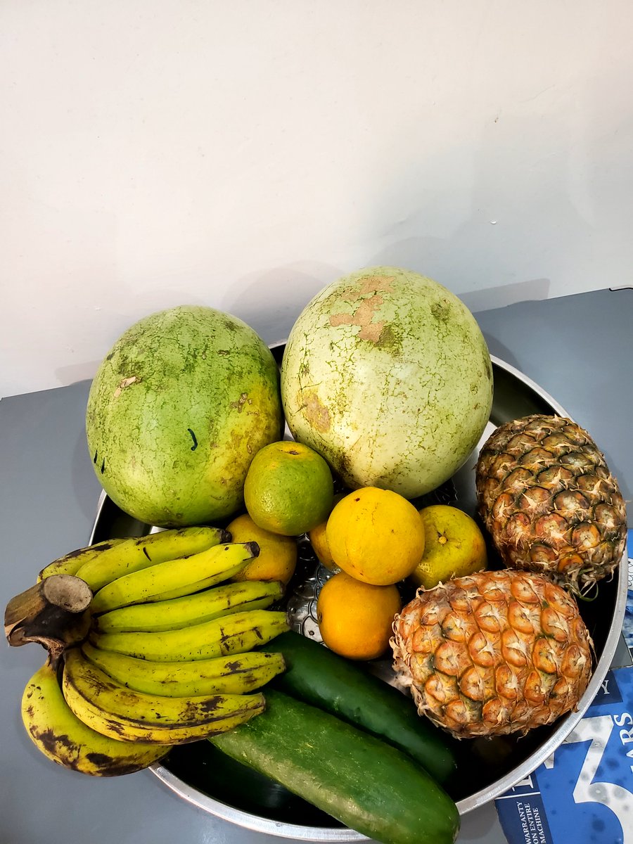 Amarachisly's tweet photo. Fruits I got for the week as a broke gym girl. 

We move regardless. https://t.co/aSj1pyqeIe