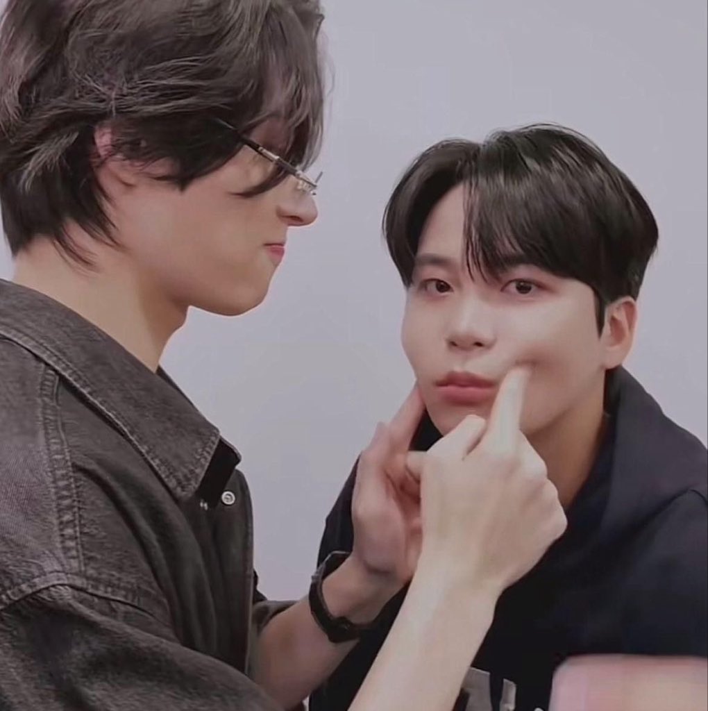 smgarchv's tweet photo. OP asked jonggi about each other’s charm ♡

mingi said jongho’s body, personality, appetite, and alcohol tolerance are super strong 

jongho said all of mingi’s charm is cute charm. on stage, he has plenty of cool charm but once he steps off stage, he’s super cute https://t.co/TJXkaHwrmm