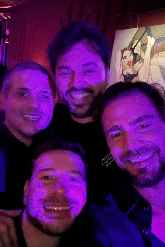republiqueBRA's tweet photo. 🚨 📸 ATENÇÃO: Revista Piauí divulga fotos de Hugo Motta, Fábio Faria e Daniel Vorcaro em festas promovidas pelo banqueiro em Londres, em 2024. https://t.co/temXwf3MoG