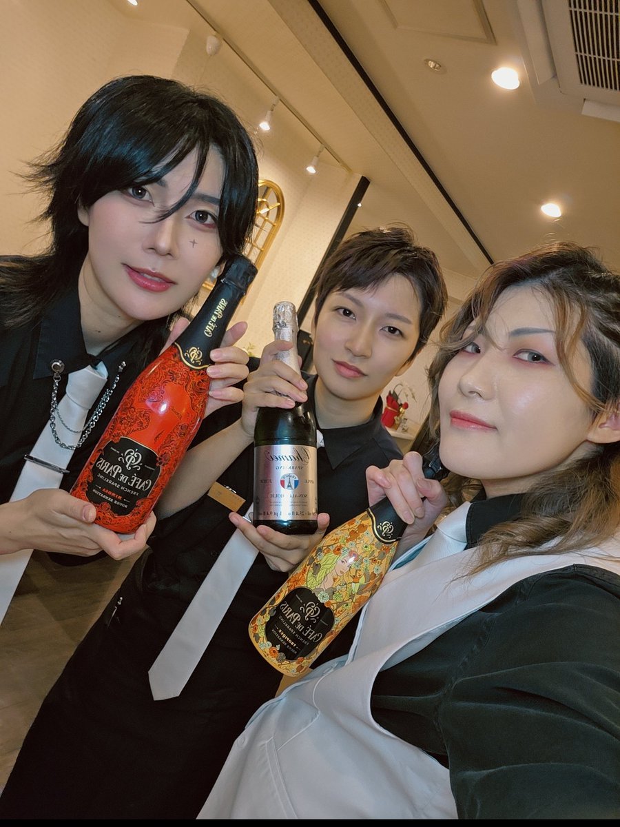 luna_cafe2's tweet photo. ☕男装純喫茶Close🌜
本日も沢山のお祝い、ありがとうございました✨

【10/5(月)の出勤キャスト】
🐈‍⬛男装夜喫茶
🧬九十九@tsukumo99_luna

🌙男装純喫茶
🥒クリス@chrismhc
🐠透@toruxcl
🐅健斗@kento_luna

【当日のご予約】
TEL 06-6634-1833

#男装 #男装カフェ #コンカフェ #オタロード https://t.co/rrsIFzaGgS