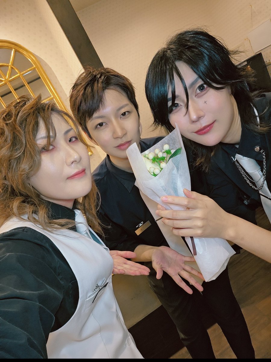 luna_cafe2's tweet photo. ☕男装純喫茶Close🌜
本日も沢山のお祝い、ありがとうございました✨

【10/5(月)の出勤キャスト】
🐈‍⬛男装夜喫茶
🧬九十九@tsukumo99_luna

🌙男装純喫茶
🥒クリス@chrismhc
🐠透@toruxcl
🐅健斗@kento_luna

【当日のご予約】
TEL 06-6634-1833

#男装 #男装カフェ #コンカフェ #オタロード https://t.co/rrsIFzaGgS