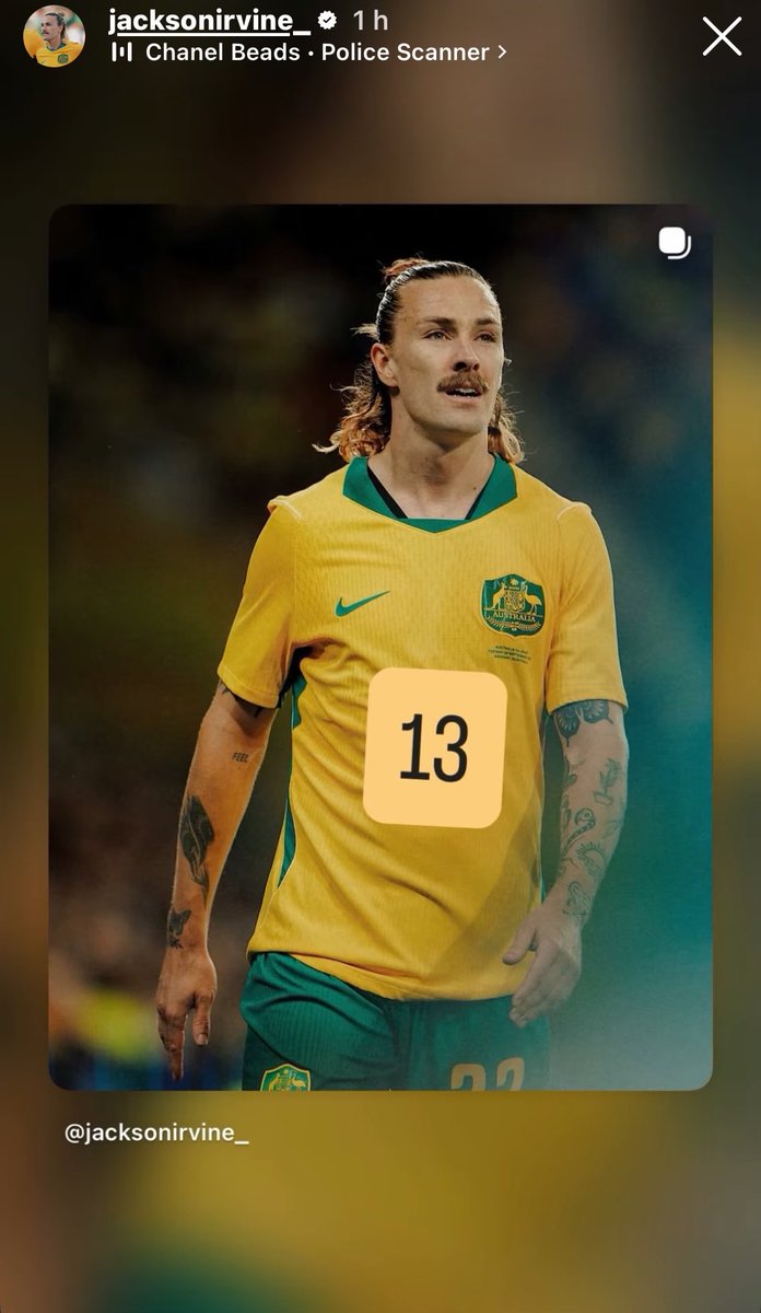 FutboliPolitica's tweet photo. 🇦🇺🇧🇷 En sus redes sociales, el jugador australiano Jackson Irvine también se manifestó por las elecciones presidenciales de Brasil a favor de Lula, poniendo el N*13 en una remera de Australia, y subiendo una foto de Sócrates. https://t.co/TmLTdtiq34