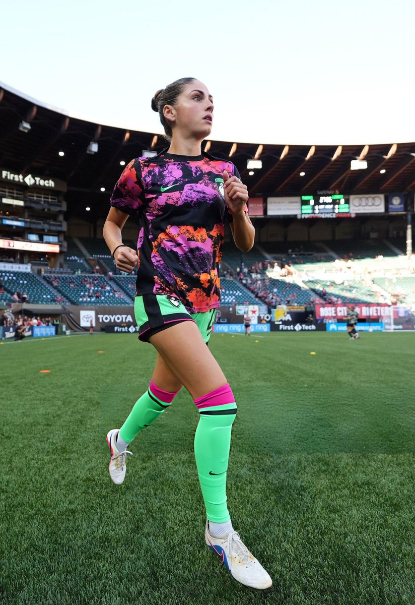 schupansky's tweet photo. Big W in Portland, so happy to score my first goal for Boston. 🦢 https://t.co/m33EnodMrJ