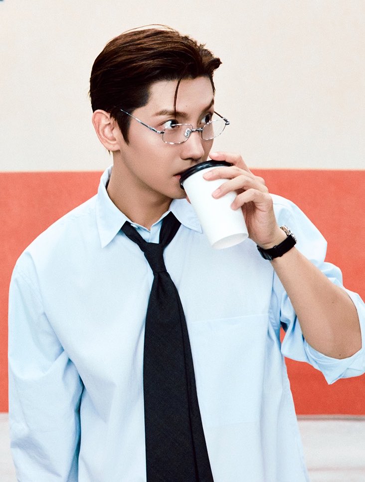 xiahmpreg's tweet photo. the matching glasses…. only means one thing in korea https://t.co/tQ05ehL5E2