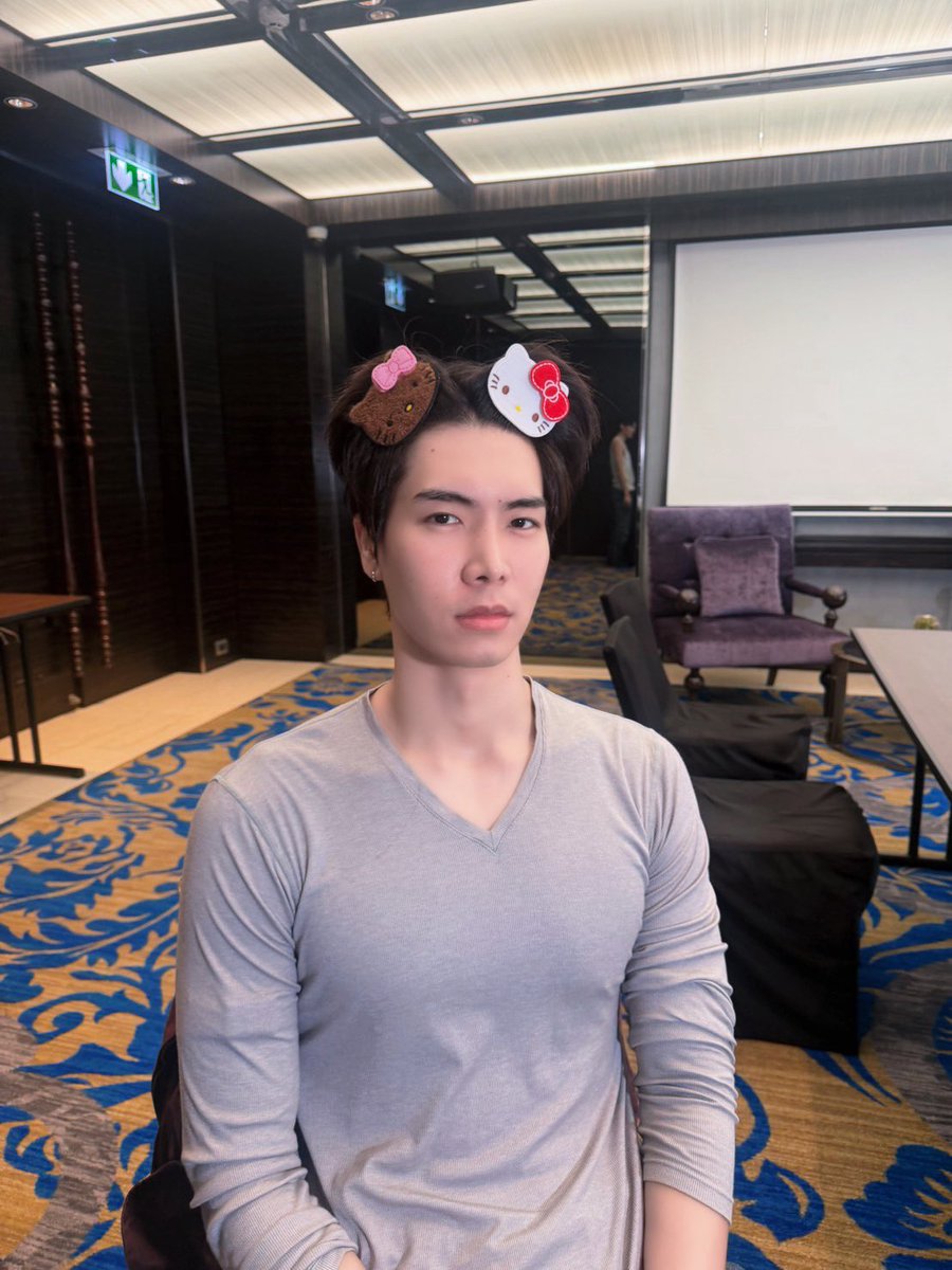 naminji___'s tweet photo. ลุคกลับบ้าน แบบแถมแบบแจกฮีลใจในวันพายุเข้า กับคุณพายุติดแบ้วติดกริ้บ🌪️😈✨

#jjaypf #ohmkrit #JTOhm https://t.co/e5UjAiRb38