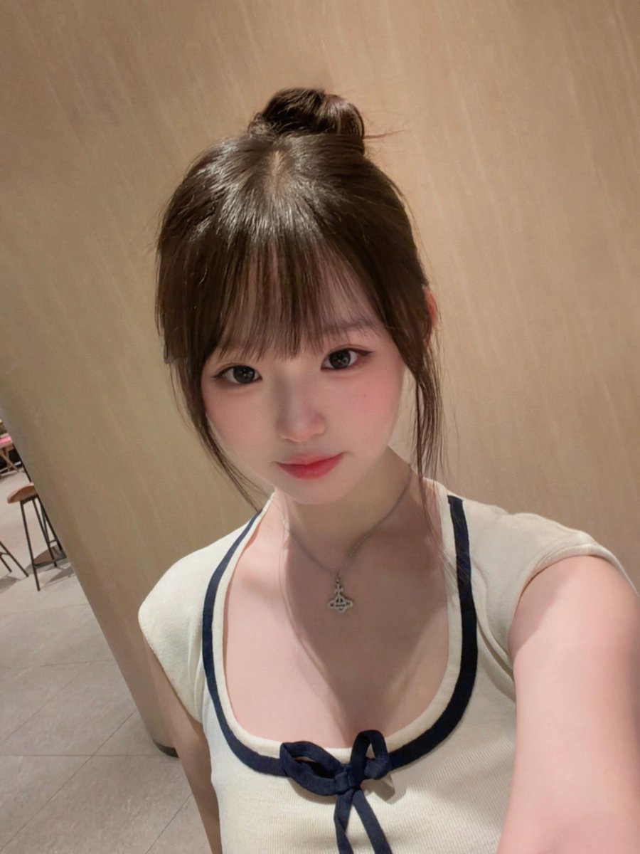sandra72pr4's tweet photo. 晚上23:22、新拍的，

有人想要锐评一下我18岁的福嘛😌

（拒绝人机）赶紧看，我要删了

真没有🚪流言111我真给呀 https://t.co/D7De4nkcyg