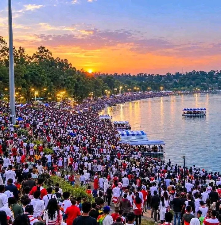 gumaaoro's tweet photo. Ayyaanni "IRREECHAA HORA HARSADE" haala, Miidhagaa,Tokkummaa fi Jaalalaa qabuun  kabajame xumurame jira. 🥰🌳🖤❤

Irra deebiin ummanni Oromoo  baga Ayyaana IRREECHAA HORA HARSADE kan bara 2026 tiin nagaan geessan, nagaan geenye!!♣️❤️🤍🤘 https://t.co/tpHVvlnq2U
