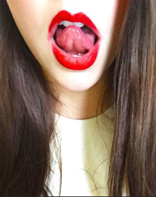 CelebObsessBear's tweet photo. Anya's lips are delicious 😋 https://t.co/aE3s0rT8tf