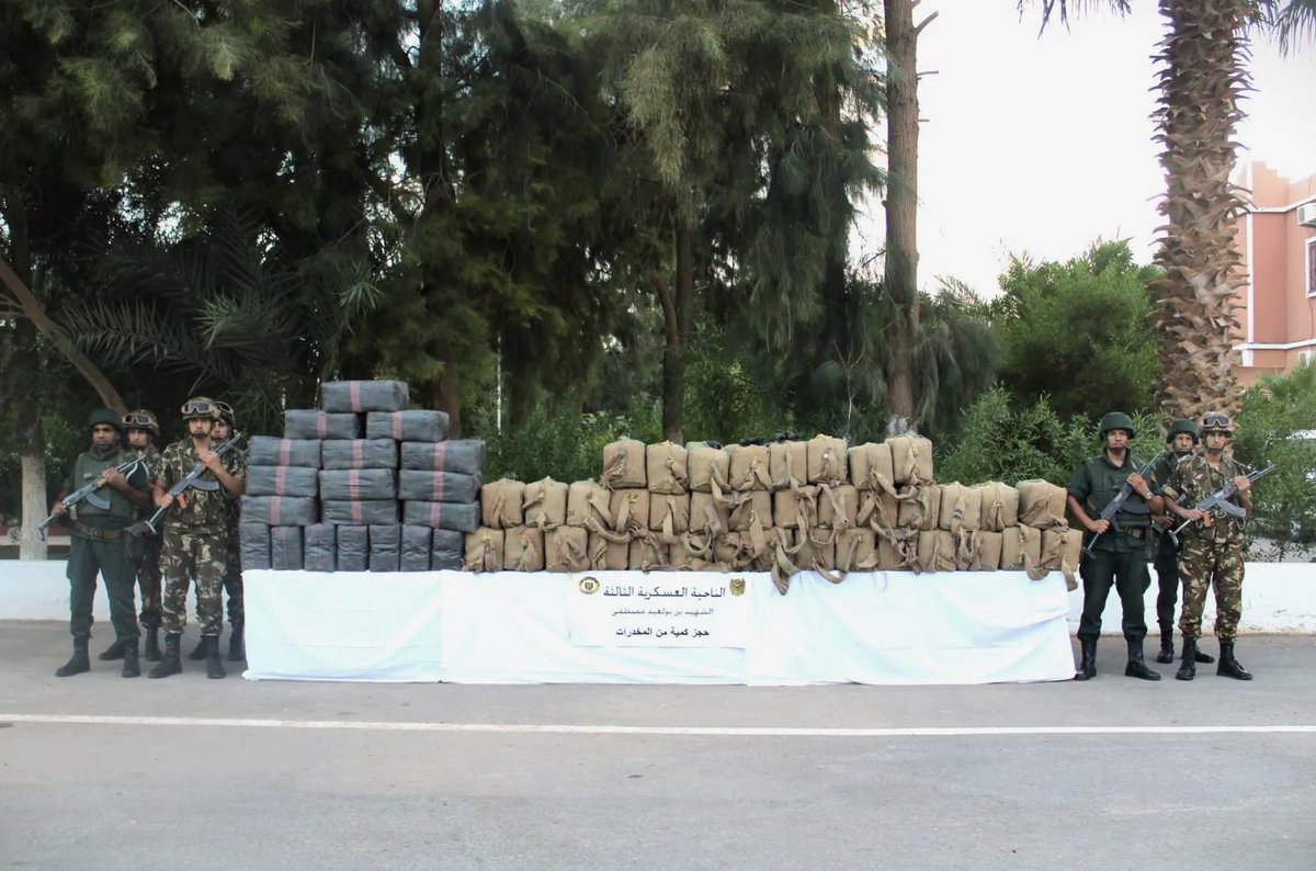 EL_MOUDJAHID's tweet photo. Elimination d'un narcotrafiquant et saisie de 1660 kg de kif traité en 3ème Région militaire à Béchar
https://t.co/L4B73NkVYV https://t.co/GgEopY4osJ