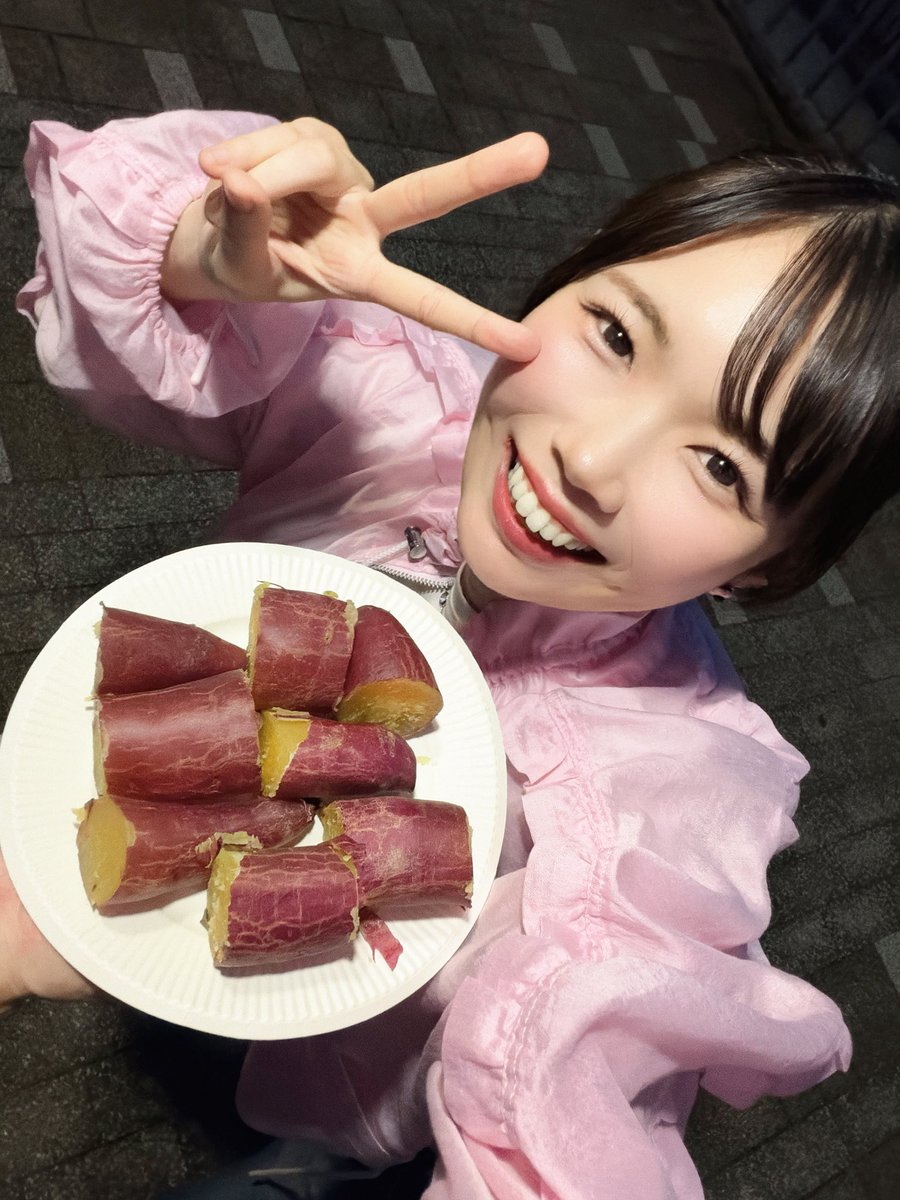 kyo_513's tweet photo. バーガーキングオフ回ありがとうございました！！！！！BBQ場でバーキンとかケーキとかフレンチトーストとか煮込みハンバーグとか焼き芋とかシャイマスとか食べた！もちろん肉も！おなかいっぱいでニッコリ🎶
楽しい一日をありがとう❤️ https://t.co/1FbODwyOUI