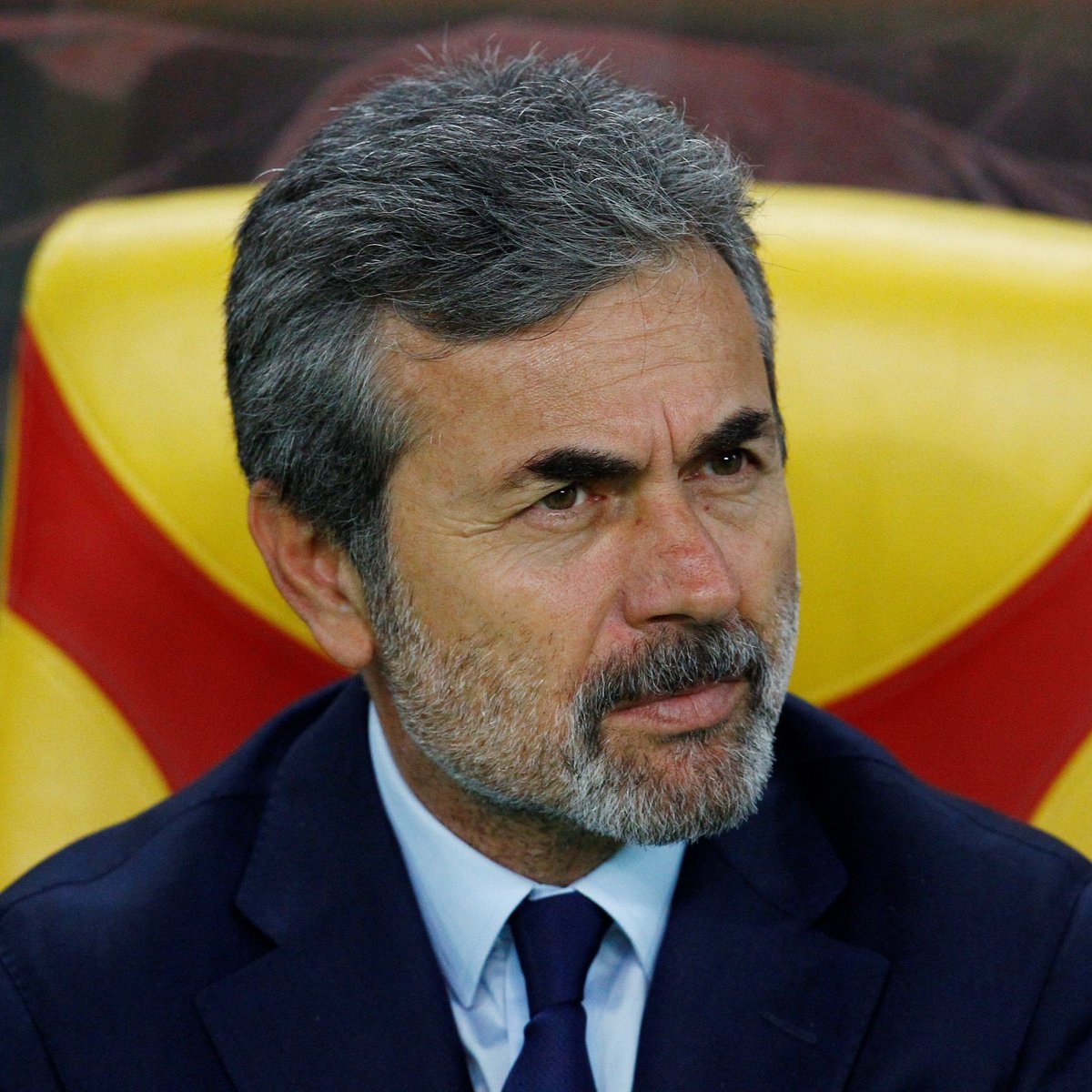 nexustransfer's tweet photo. Yağız Sabuncuoğlu: “Aykut Kocaman’ın en büyük özelliği turnuva hocası olması.

‘Beş yıldır çalışmıyor’ diyecekler. Çalışmasın, bu araba motoru mu?

Katıldığı turnuvalara bakın; yıllar sonra Fenerbahçe’ye Türkiye Kupası’nı üst üste kazandırdı ve Avrupa Ligi’nde büyük bir başarı elde etti.

Bu yüzden Aykut Hoca, Milli Takım teknik direktörlüğü için en doğru isim olur.”