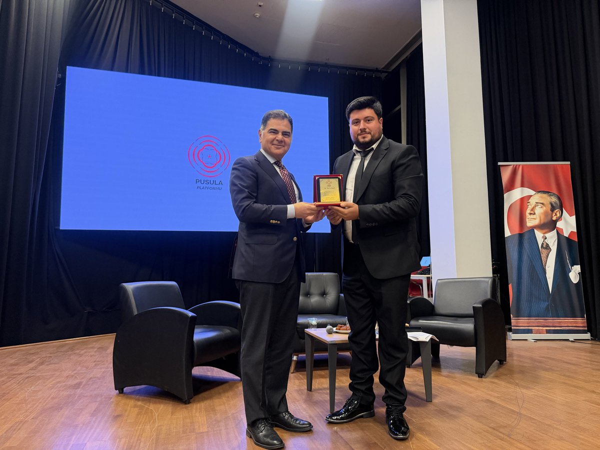 PusulaPlatformu's tweet photo. Pusula Platformu’nun ilk panelini geride bıraktık. 🇹🇷

Geçmişten bugüne Cumhuriyet ve siyaset üzerine konuştuk, düşündük ve fikirlerimizi paylaştık.

Konuğumuz @NaciCinisli ve katılan herkese teşekkür ederiz.

Bu daha başlangıç… 🧭 #PusulaPlatformu #Cumhuriyet https://t.co/sTSLEiQwqj